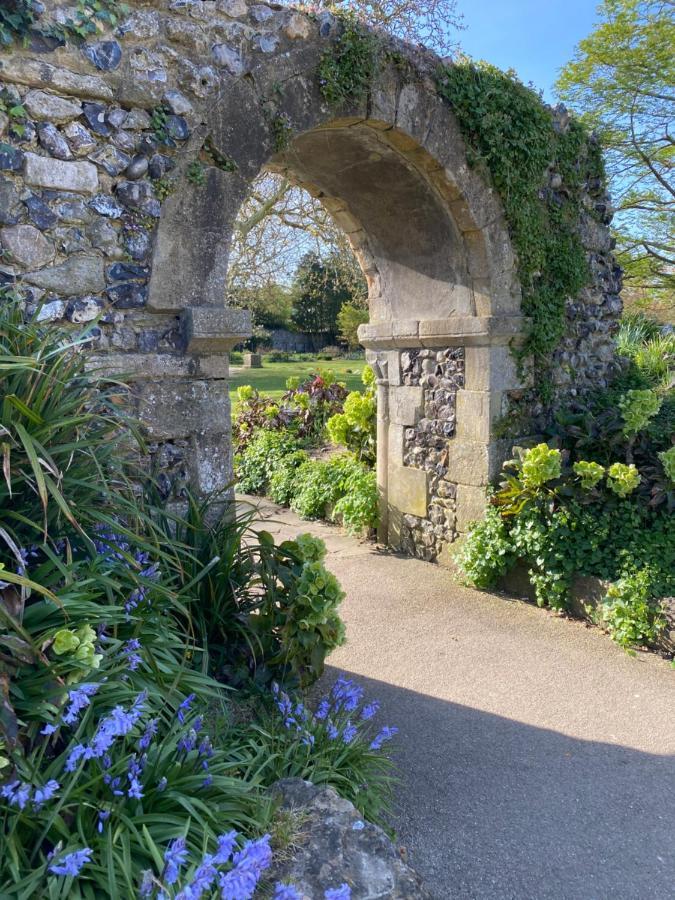 Crippens, Romantic, Historic Very Free Parking & Ev Canterbury