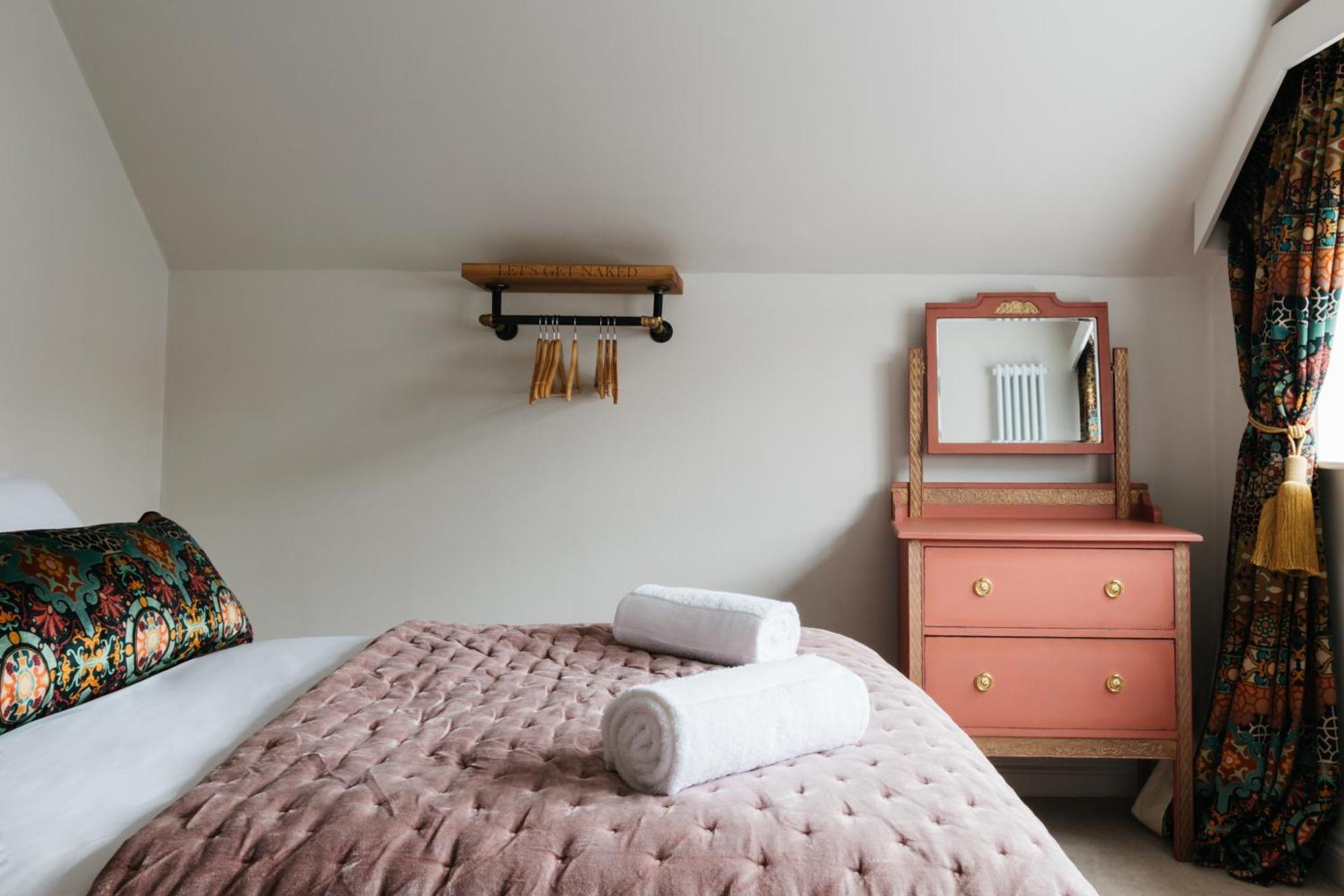 Crippens, Romantic, Historic Very Free Parking & Ev *
