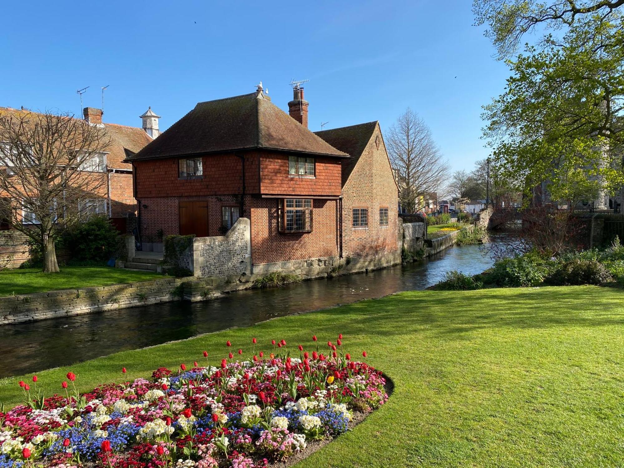 Crippens, Romantic, Historic Very Free Parking & Ev