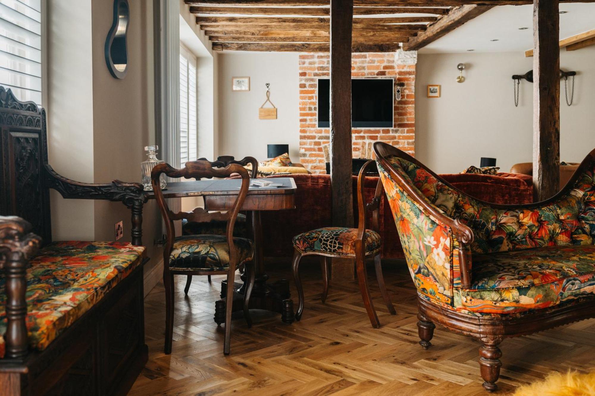 Crippens, Romantic, Historic Very Free Parking & Ev Holiday home *